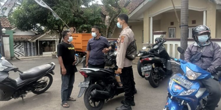 Polisi Majalengka Jabar Sambangi Warga Untuk Patuhi Prokes