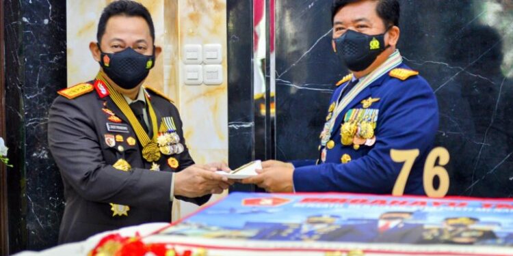 hut tni ke 76, kapolri : sinergitas tni-polri mutlak sebagai kekuatan hadapi tantangan ...