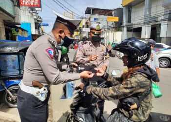 Operasi Zebra Lodaya 2021, Polisi Bagikan Masker dan Leaflet Ditengah PPKM