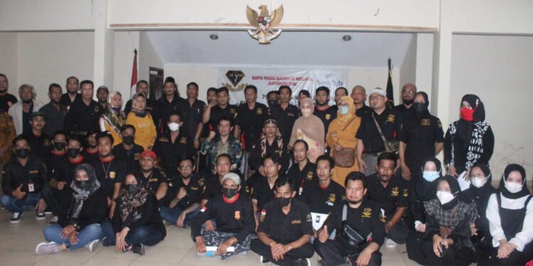 dede farhan aulawi, para pegiat anti korupsi hakikatnya pejuang pembangunan.....