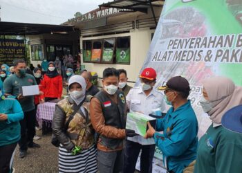 puskesmas dan warga di pangalengan mendapatkan bantuan dari pmi kabupaten bandung dan yayasan peduli...