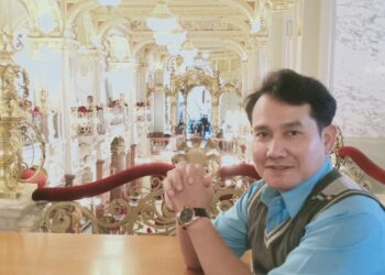 tinjauan perilaku koruptif dari perspektif teori gunung es....