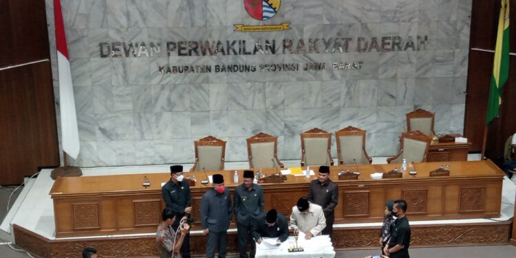 dprd kabupaten bandung setujui raperda pengelolaan keuangan daerah untuk diperdakan....