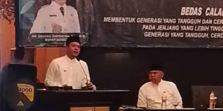 dadang supriatna pastikan tidak ada pungutan biaya masuk sekolah....