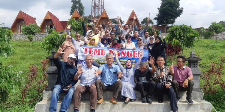 Reuni, “Temu Kangen” SMP Neg 1 Temanggung, Jawa Tengah ...
