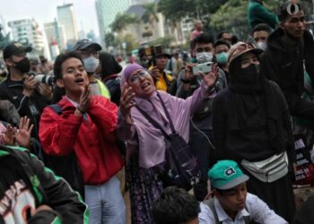 Aliansi Buruh dan Mahasiswa Demo Tolak Kenaikan Harga BBM ...