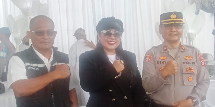 pt. hawa manunggal jaya berbagi warga dalam sunatan massal....