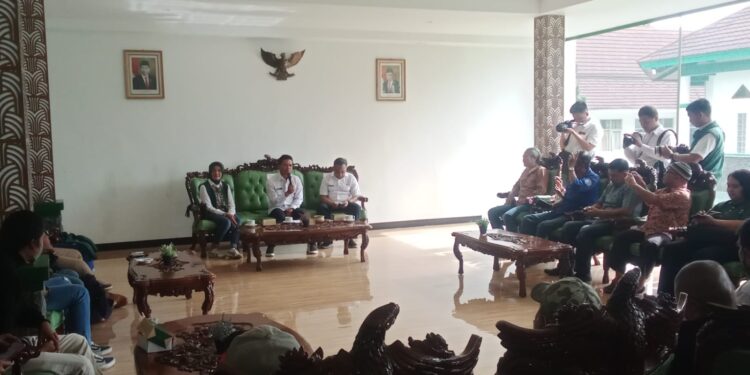 bupati bandung silaturahmi dengan insan pers...