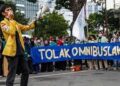 Demo Mahasiswa Tolak UU Ciptaker Berakhir Hingga Larut Malam  ...
