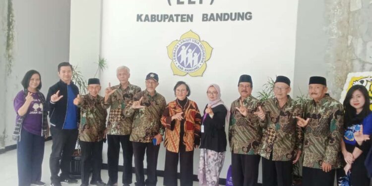 119 Lansia di Kabupaten Bandung Ikuti Wisuda ...