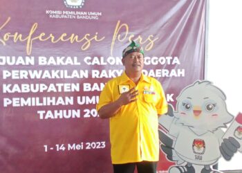 Kab. Bandung. Pendaftaran Balon Legislatif Golkar Diiringi Kuda Silat ...