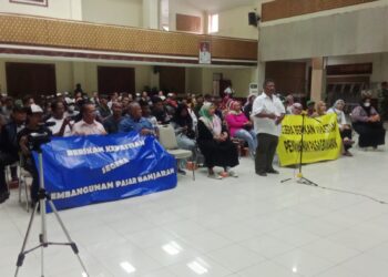 Pedagang Pasar Banjaran Bandung Menanyakan Kapan Pasar Akan Dibangun ? ...