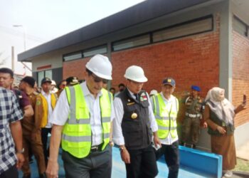 Menkomarver Tinjau TPST Oxbow Cicukang di Kabupaten Bandung...