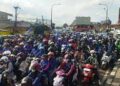 Aksi Buruh dari Cimahi Menuju Gedung Sate...