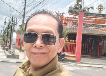 Sudarjono. “Mobil Esemka Ba’ Kendaraan Politik Jokowi Menuju RI-1”