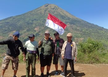 Pendakian Gunung Sikendil di Kabupaten Temanggung