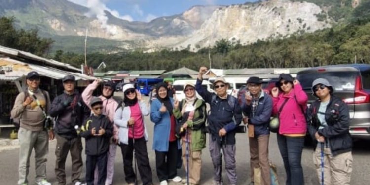 Pendakian Gunung Papandayan di Kabupaten Garut