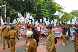 Kepala Desa Berdemo, Dana Desa Siapa yang Banyak Diuntungkan…?