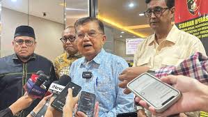 JK - Jokowi Saling Singgung Polemik Ijazah Makin Berlarut