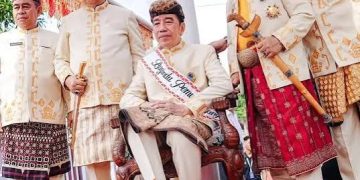 “Apa Makna Menginjak Kepala Kerbou di Safari Politik Jokowi”
