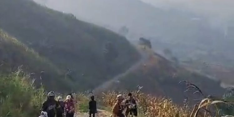 Pendakian Bukit Bumiluhur di Kabupaten Bandung Barat