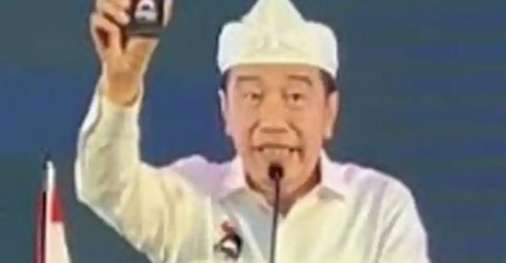 Jokowi Bangga Pamer KTA PSI Katimbang Tunjukan Ijazah UGM